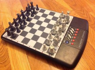 Saitek Kasparov (model 165h) Electronic Sensor Computer Chess Board - Complete