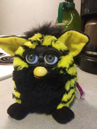 Furby Black And Yellow Bumble Bee With Tags 1999 70 - 800 Doesn 