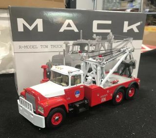 First Gear - Mack R - Model Fire Dept.  Tow Truck F.  D.  N.  Y.  006 1:34