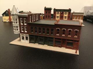 Walthers N Scale Merchants Row Ii Built - Up Building