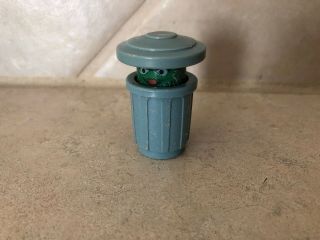 Vtg Fisher Price Oscar Grouch Little People Sesame Street Trash Can Goes Up Down