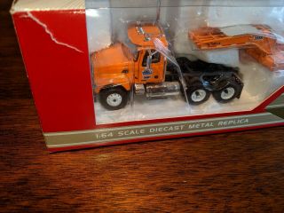 FIRST GEAR MACK GRANITE WITH TRI - AXLE LOWBOY TRAILER 1:64 SCALE 3