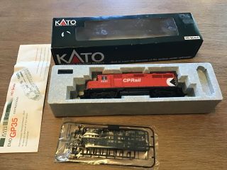 Kato Phase Ib Emd Gp35 37 - 046 Ho Canadian Pacific Gp35 5021 Packman/red Cp Rail