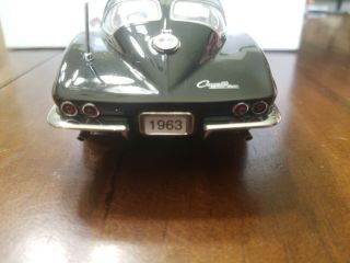 Danbury 1963 Chevrolet Corvette Sting Ray Coupe 1:24 die - cast Car 6