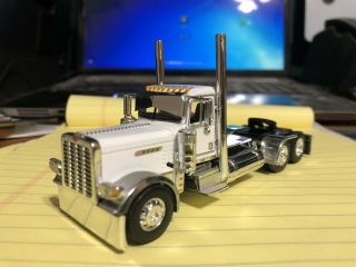 1/64 Dcp Peterbilt 389 Pride And Class Day Cab White Die Cast Promotions