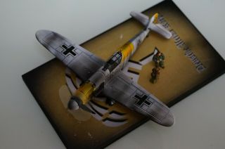 Pro - Built 1/48 Scale Wwii German Fighter Plane Bf - 109 With Crews And Base