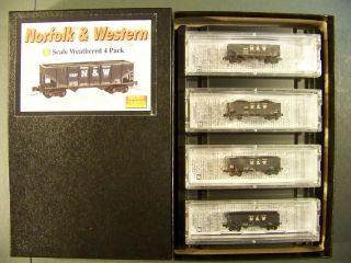 Micro - Trains Z,  33’ 2 - Bay Hoppers,  4 - Pack,  N&w,  Scale Weathered,  994 - 05 - 110