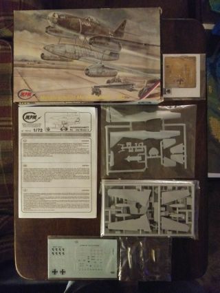 Rare MPM 72112 1 - 72 MesserschmittMe 262 Mistelw/Flying Bomb & extra Me 262 2