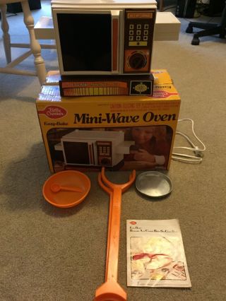 1981 Kenner Betty Crocker Easy - Bake Mini - Wave Oven Box With Accessories