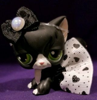 Littlest Pet Shop 55 Kitty Cat Angora Black White Green Dot Eyes Red Magnet