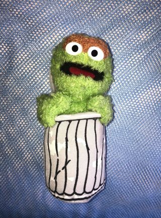 Sesame Street Oscar The Grouch In A Trash Can 8” Plush Stuffed Animal Toy.