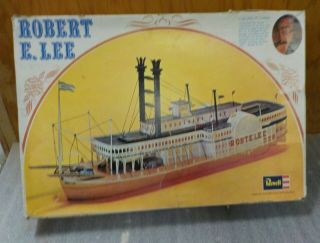 Revell Robert E Lee H323 1972 Side Wheeler Steamboat