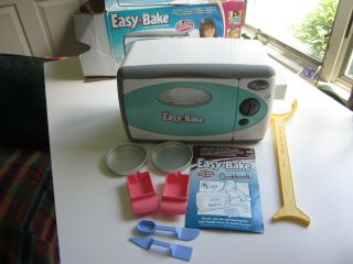 Easy Bake Oven Hasbro Teal Model 35230 2003 Accessories