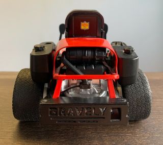 Gravely 260Z Zero Turn Lawn Mower TWH Collectibles 1/12th Scale Model Detail 4