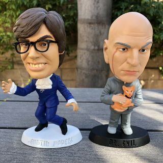 Austin Powers Set Of 2 Statues (6.  5 Inch)