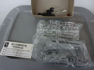 AMT 63 Corvette Sting Ray Plastic Model Kit Classic 1/25 Scale A163 5
