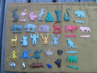 31 Vintage 1950s/60s Plastic Animal Gumball Charms Figures Cracker Jack & Others