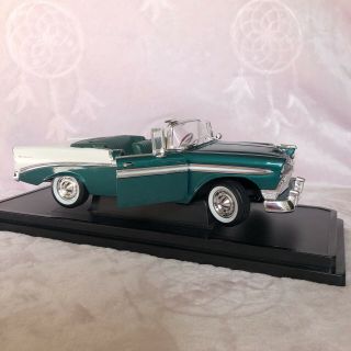 Road Signature 1956 Chevy Bel Air Leather Series 1:18 Die Cast Model