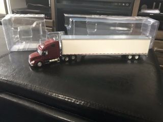 1/64 Dcp Volvo Vn670 With Dry Van Trailer