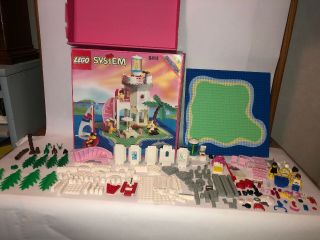 Lego Town Paradisa Dolphin Point (6414) Get Everything In The Pictures.