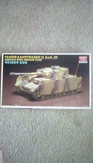 Panzer Kampfwagen Iv Ausf.  H4 Academy Minicraft 1/35