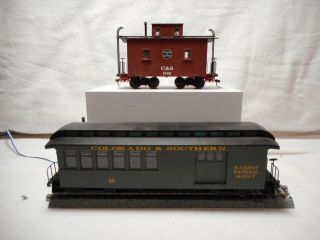 Bachmann - On30 Scale Colorado & Southern Caboose And Combine Coach