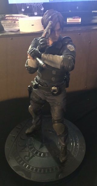 Resident Evil 2 Leon S.  Kennedy Statue Gamestop Exclusive