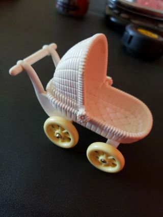 Fisher - Price Loving Family Dollhouse 1993 White Wicker Baby Carriage Stroller