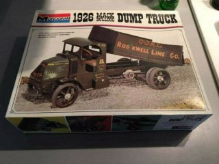 In Monogram Opened 1995 Box 1/24th 1926 Mack Bulldog Dump Truck Kit