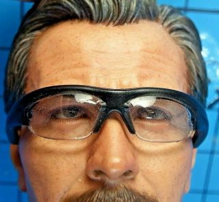 Hot Toys 1:6 Mms182 Lt.  Jim Gordon Swat Suit Figure - Glasses