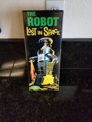 Polar Lights Lost In Space " The Robot " Scale Model Kit
