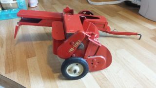 Vintage Tru Scale Farm Toy Red Hay Baler Pressed Steel 1/16 Usa Made