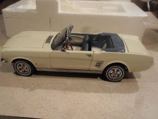 1:24 Scale Danbury 1966 Ford Mustang Convertible With Paperwork
