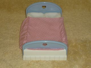 Fisher Price Loving Family Dream Dollhouse Purple Bed & Pink Hearts Blanket