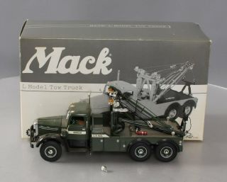 First Gear 19 - 3222 1:34 Mack L Model Tow Truck/box