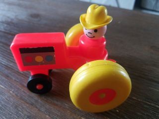 Vintage Fisher Price Little People Farmer And Tractor (b1)