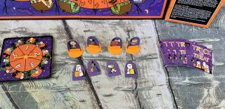 2009 Peanuts It ' s the Great Pumpkin Charlie Brown Halloween Board Game Complete 4