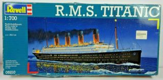 Revell 1/700 R.  M.  S.  Titanic Ocean Liner Plastic Model Kit 05210 Parts