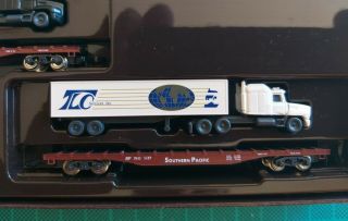 Marklin Z Scale 82340: US Southern Pacific Flatcars with Trucks & Trailers 6