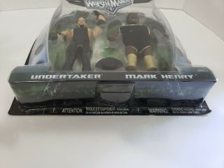 2006 jakks pacific wwe Wrestlemania 22 series 3 Undertaker and Mark Henry 3