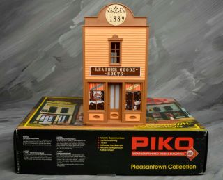 Piko G Scale Lgb Buildings 62237 Leather Goods / Boots