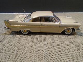1958 Plymouth Fury 1:24 Diecast Ivory & Gold Anodized W/display Case