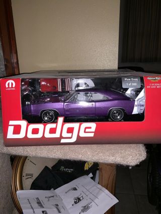 Ertl 1/18 1969 Dodge Daytona Plum Crazy With White Wing - 1 Of 500 With Tool Box