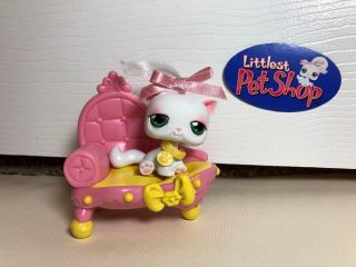 Littlest Pet Shop 148 Sassy Cat With Fancy Pink And Yellow Loveseat Chaise Chair