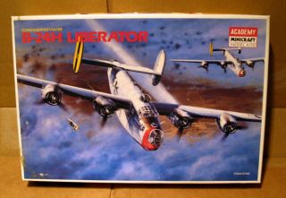 Academy 1/72 Consolidated B - 24h Liberator Wwii Usaaf Heavy Bomber Detailed 1693