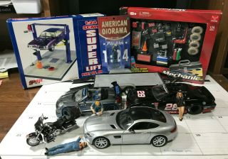 Diecast Garage Diorama Tools & Figures/personnel & 3 Cars 1:24