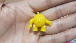 FIGURE CEREAL PREMIUM MEXICAN R&L CRATER CRITTERS UPSY DOWNSY YELLOW TINYKINS 2