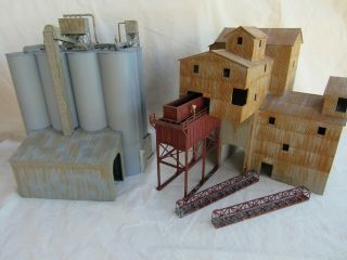 Walthers 933 - 3062 Ho Glacial Gravel & Add - On Silos 933 - 3023 - Painted,  Weathered