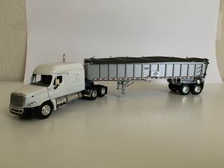 1/64 Dcp Flat Top Freightliner Cascadia With Grain Trailer