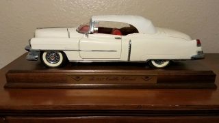 Danbury 1:16 1953 Cadillac Eldorado Convertable W/top And Base